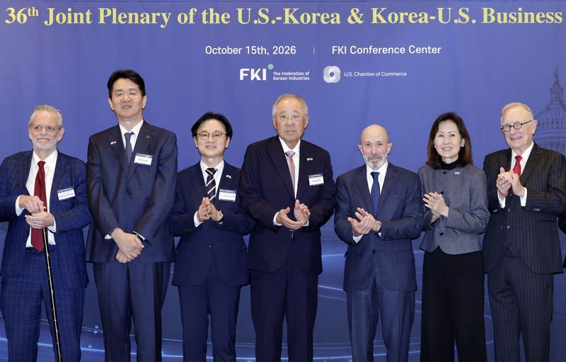 15일 서울 영등포구 FKI 컨퍼런스센터에서 열린 한미재계회의 총회에서 참석자들이 포즈를 취하고 있다. /사진=뉴시스