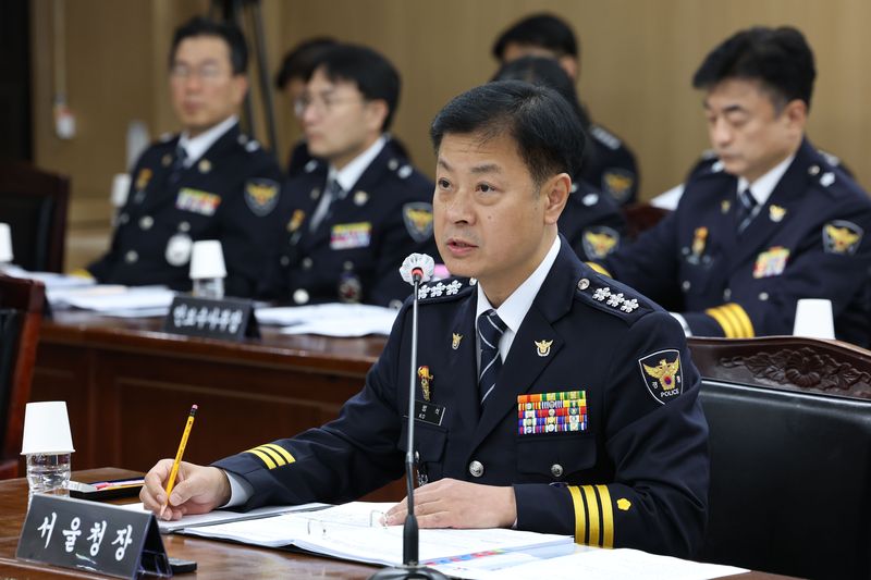 고범석 서울특별시경찰청장이 15일 오후 서울 종로구 서울특별시경찰청에서 열린 국회 행정안전위원회의 서울경찰청에 대한 국정감사에 출석해 의원 질의에 답하고 있다. 2026.10.15 ⓒ 뉴스1 이광호 기자