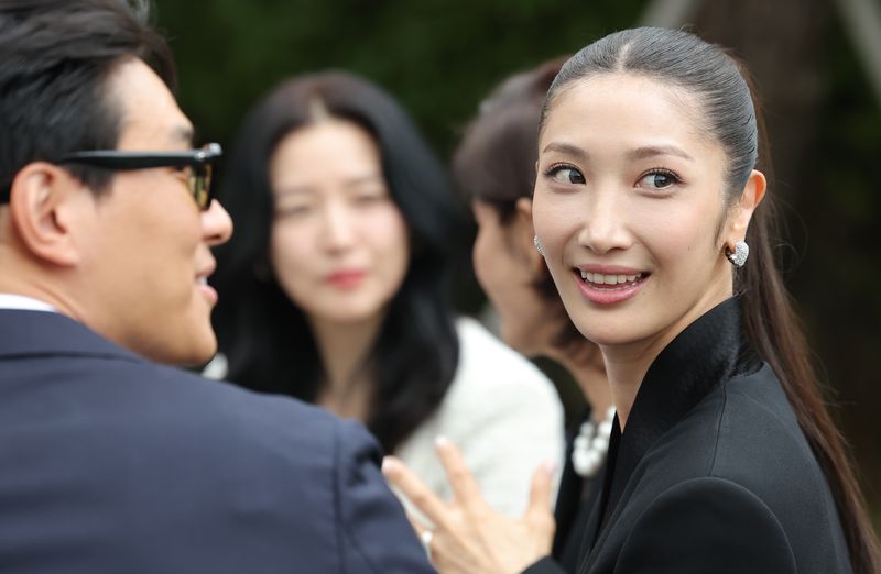[뉴스1 ★] '케데헌' 이재, 약혼자 팔짱 끼고 등장…11월 LA서 결혼식