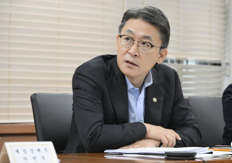 권대영 재정경제부 제1차관이 16일 정부서울청사에서 제 11차 관계부처 합동 일자리전담반(TF)을 주재하고 있다. 재정경제부 제공