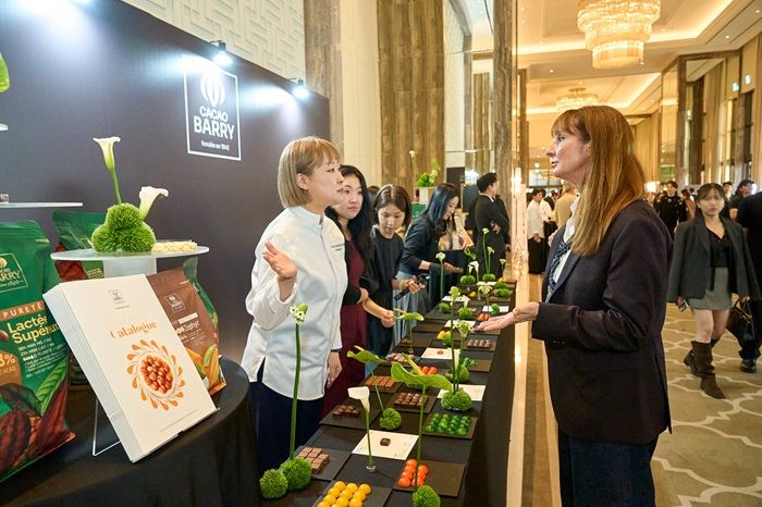 글로벌 초콜릿 브랜드 '카카오바리'가 ‘라 리스트 2027 코리아 어워즈’에 참석했다.이승연 셰프와 협업한 초콜릿 컬렉션을 공개하고 내년 초 출시 예정인 신제품을 공개했다. /사진=카카오바리