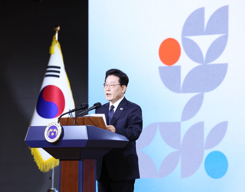 이재명 대통령이 지난 16일 부산에서 열린 제47주년 부마민주항쟁 기념식에서 기념사를 하고 있다. 청와대통신사진기자단