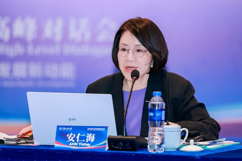 안인해 전 한국국제정치학회 회장(성공회대 특임교수)이 지난 13일 중국 선전 바오안에서 열린 "2026 APEC 고위급 대화" 한국 대표로 참석해 발표하고 있다. 중국 런민대학교 제공