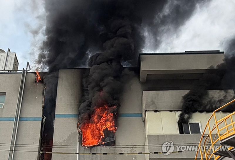 부천 공장 화재…소방관 등 7명 중경상 (출처=연합뉴스)