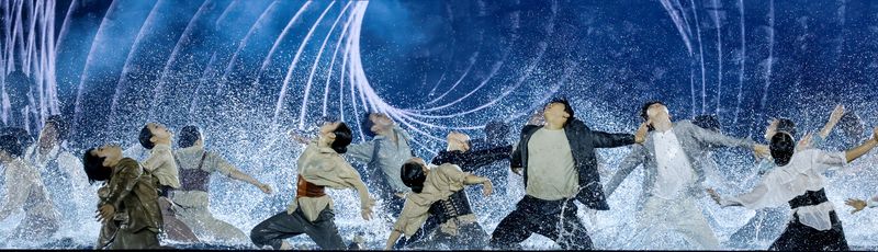 제107회 전국체육대회 개회식에서 '위대한 숨'을 주제로 제주의 역사와 문화, 공동체의 회복을 표현한 '바람 품은 꽃' 공연이 펼쳐지고 있다. 제주에서 전국체전이 열리는 것은 2014년 이후 12년 만이다. 사진=연합뉴스
