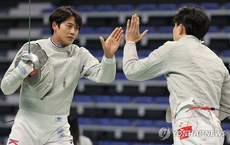 16일 서귀포시 종합체육관에서 열린 제107회 전국체육대회 펜싱 남자일반부 사브르 개인전 결승에서 오상욱이 하한솔을 꺾고 우승했다. 오상욱은 전국체전 개인전 2연패와 통산 7번째 우승을 달성했다. 사진=연합뉴스