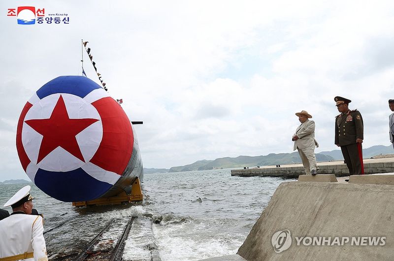 북 "첫 전술핵공격잠수함 건조"…김정은 진수식 참석 (출처=연합뉴스)