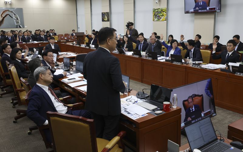 [서울=뉴시스] 김근수 기자 = 최형두 국민의힘 간사가 12일 오후 서울 여의도 국회에서 열린 과학기술정보통신위원회 국정감사에서 더불어민주당이 제안한 이진숙 국민의힘 의원에 대한 제척안에 반발하고 있다. 2026.10.12. ks@newsis.com