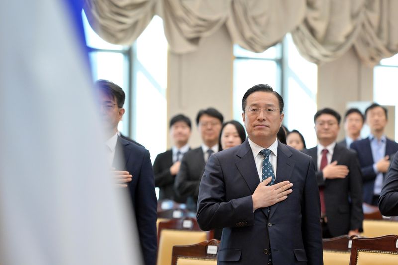 [서울=뉴시스] 이정현 검찰총장 직무대행(공소청 차장검사)이 2일 서울 서초구 공소청에서 열린 '공소청 개청식'에서 국민의례를 하고 있다. (사진=공소청 제공) 2026.10.02. photo@newsis.com *재판매 및 DB 금지