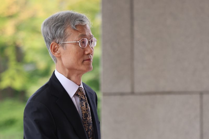 [서울=뉴시스] 권창회 기자 = 조희대 대법원장이 16일 서울 서초구 대법원으로 출근하고 있다. 2026.10.16. kch0523@newsis.com