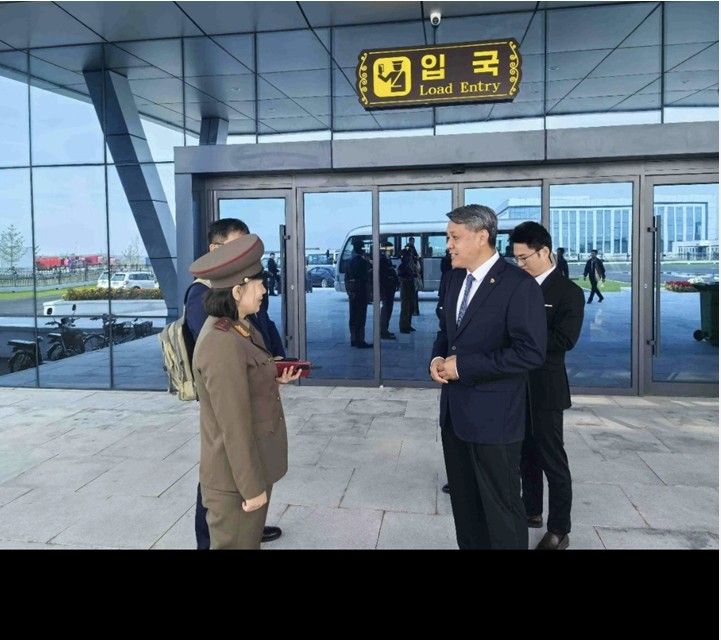 '건강 이상설' 김정은 깜짝 방중…신압록강대교 통해 단둥 도착