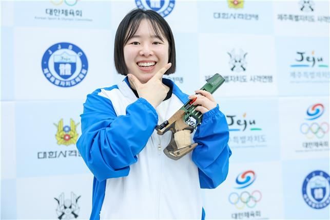 여자 권총 고은 (출처=연합뉴스)