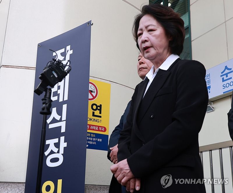 순직 소방관 빈소 앞서 발언하는 추미애 (출처=연합뉴스)