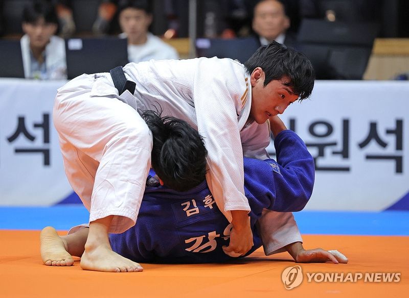 전국체전 결승 치르는 이준환 (출처=연합뉴스)
