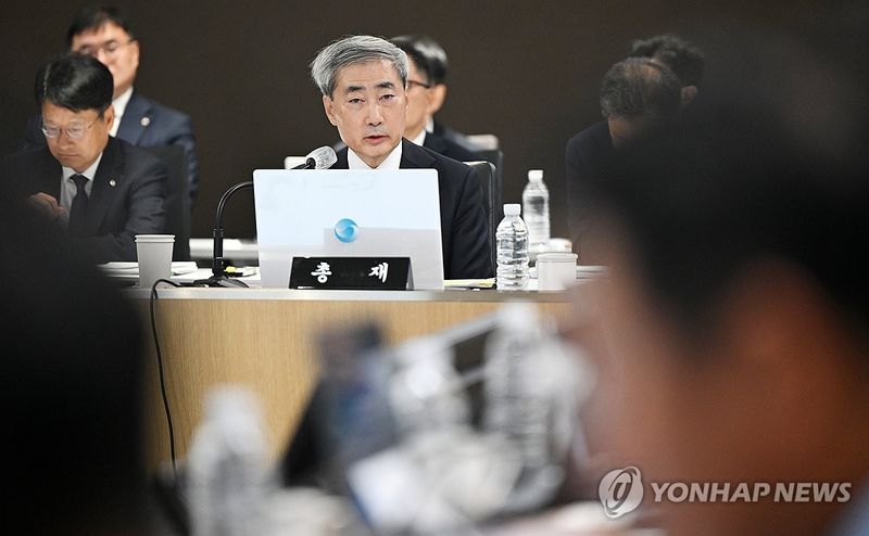 답변하는 신현송 한국은행 총재 (출처=연합뉴스)