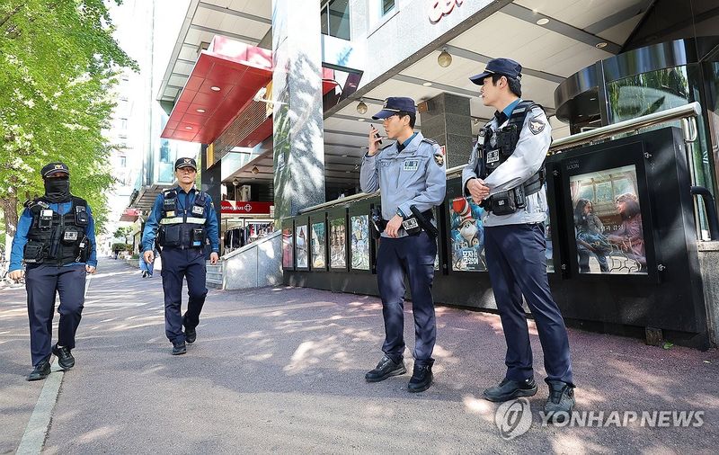 경찰 순찰 강화된 다중 이용시설 (출처=연합뉴스)