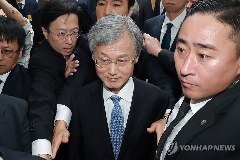 법사위원장실 향하는 조희대 대법원장 (출처=연합뉴스)