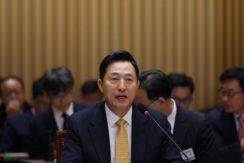 [서울=뉴시스] 황준선 기자 = 오세훈 서울시장이 15일 서울시청에서 열린 국회 행정안전위원회의 서울특별시에 대한 국정감사에서 의원 질의에 답변하고 있다. 2026.10.15. hwang@newsis.com /사진=뉴시스