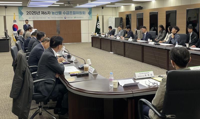 [세종=뉴시스] 농림축산식품부는 12일 제6차 농산물수급조절위원회를 열고 생산자, 소비자, 유통업계와 김장철 채소류의 수급 안정 대책을 논의했다. (사진 = 농식품부 제공) 2025.11.12. *재판매 및 DB 금지