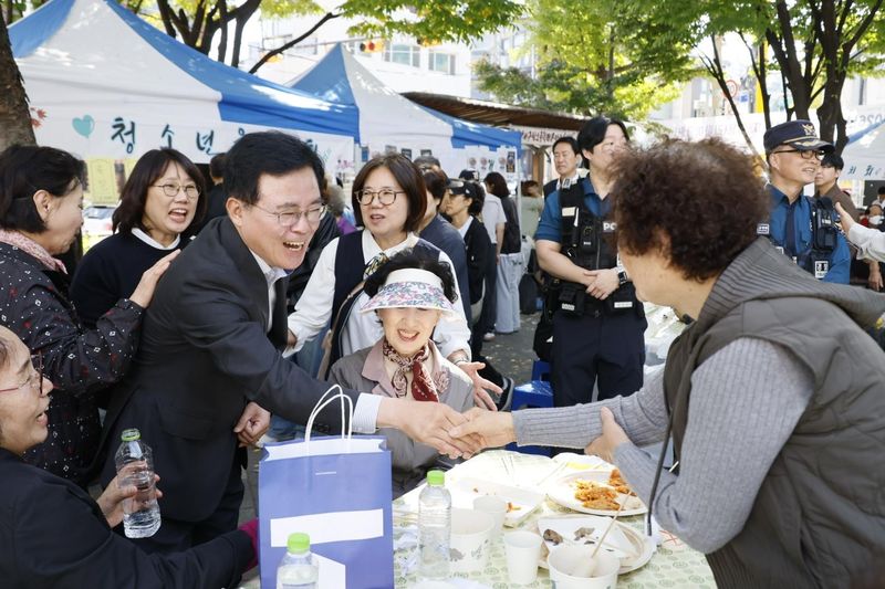 [서울=뉴시스] 등촌1동 재활용축제. (사진=강서구 제공) 2026.10.18. photo@newsis.com *재판매 및 DB 금지