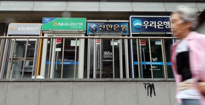 사진은 이날 서울 도심에 설치된 은행 ATM기./사진=뉴스1