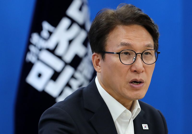 김민석 더불어민주당 대표가 18일 부산 동구 더불어민주당 부산시당에서 열린 부산지역 기초단체장 간담회에서 발언하고 있다. 뉴스1
