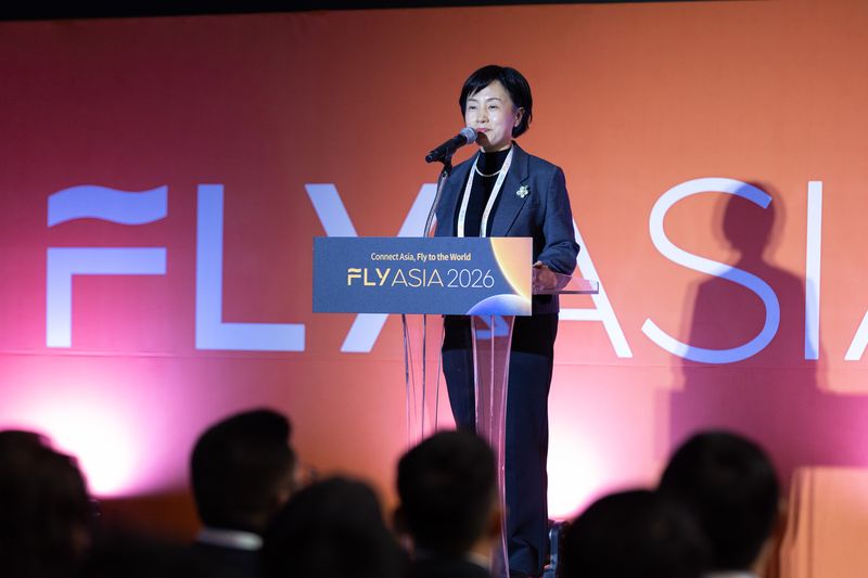 지난 7일 벡스코 제1전시장에서 열린 'FLY ASIA 2026' 개막식에서 김수진 부산기술창업투자원장이 개막을 선포하고 있다. 부산기술창업투자원 제공