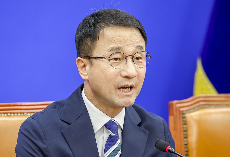한병도 더불어민주당 원내대표가 15일 서울 여의도 국회에서 열린 국정감사 대책회의에서 발언하고 있다. 뉴시스