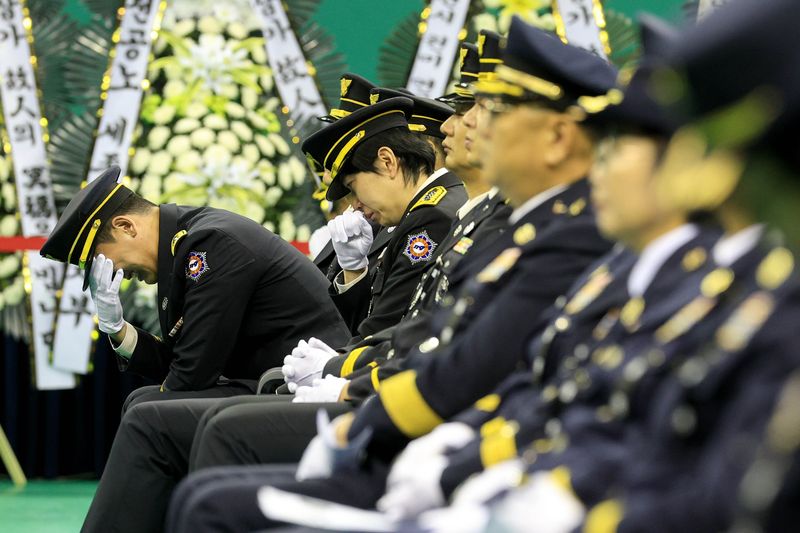 "함께해서 행복, 이제 편히 쉬십시오"…김진석 소방위, 눈물 속 영결식