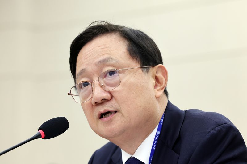 이찬진 금융감독원장이 19일 서울 여의도 국회 정무위원회에서 열린 금융감독원 등에 대한 국정감사에서 의원 질의에 답하고 있다. 뉴스1