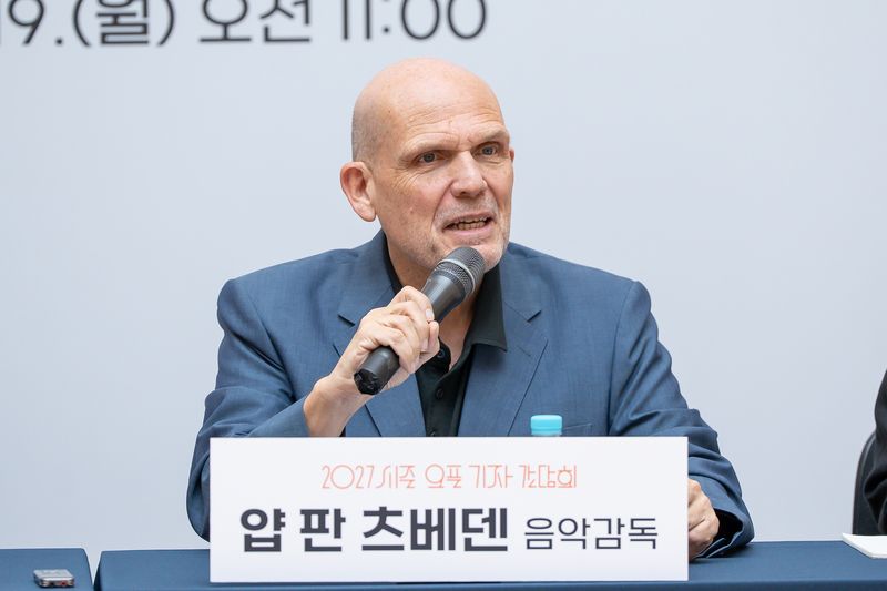 얍 판 츠베덴 서울시립교향악단 음악감독이 19일 서울 종로구 세종문화회관에서 열린 2027 서울시향 시즌 오픈 기자간담회에서 발언하고 있다. (사진=서울시립교향악단 제공) 뉴시스