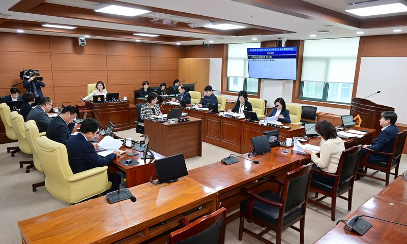 제268회 임시회 제2차 윤리특별위원회가 19일 열렸다. 이 자리에서 위원들은 음주운전으로 물의를 빚은 김대영 의원에게 출석정지 15일을 의결했다. 울산시의회 제공