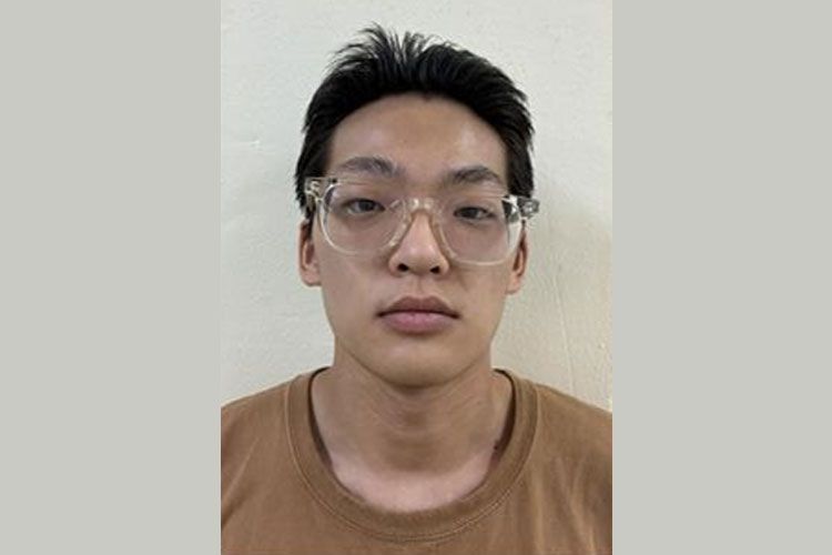 서울경찰청은 19일 오후 존속살해 및 특수감금 혐의로 구속 수사 중인 피의자 김성우(26)의 이름과 나이, 머그샷(mug shot·범죄자 인상착의 기록사진) 등 신상정보를 공개했다. 사진=서울경찰청 제공