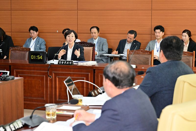 울산시의회 울산시설관리공단 이사장 후보자 인사청문특별위원회가 지난 16일 열린 가운데 이사장 후보로 지명된 이영순 전 의원이 위원들의 질문에 답변하고 있다. 울산시의회 제공