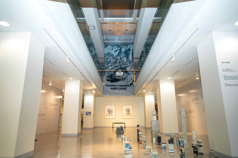 세계 대학박물관 분야 최고 권위 상인 '2026 UMAC 우수상'을 수상한 한양대학교박물관의 'CEMENT: MOMENT'전시 전경. 한양대 제공