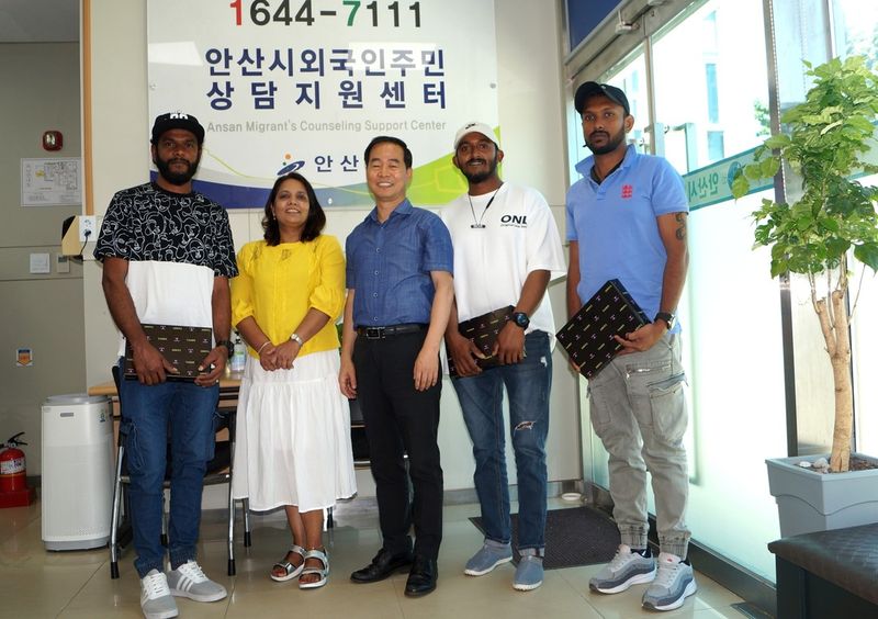 조종사 구한 스리랑카 노동자 3명 (출처=연합뉴스)