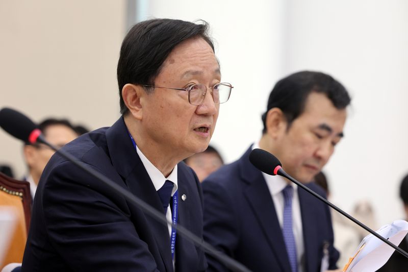 이찬진 금융감독원장이 지난 19일 서울 여의도 국회 정무위원회에서 열린 금융감독원 등에 대한 국정감사에서 의원 질의에 답하고 있다. 뉴스1