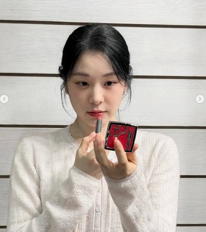 '임신설 부인' 김연아, 립스틱 바르며 꽃단장…여전한 미모