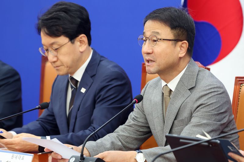 한병도 더불어민주당 원내대표가 20일 오전 서울 여의도 국회에서 열린 국정감사대책회의에서 발언을 하고 있다. 뉴스1