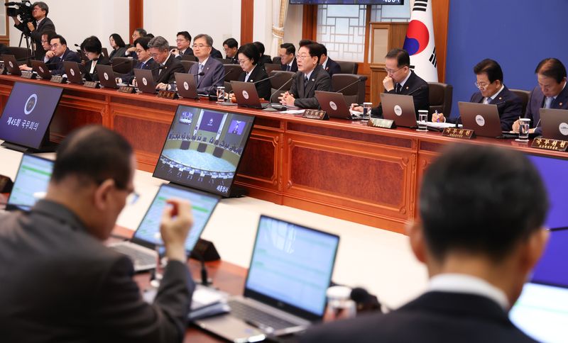 이재명 대통령이 14일 청와대에서 열린 국무회의에서 발언하고 있다. 뉴스1