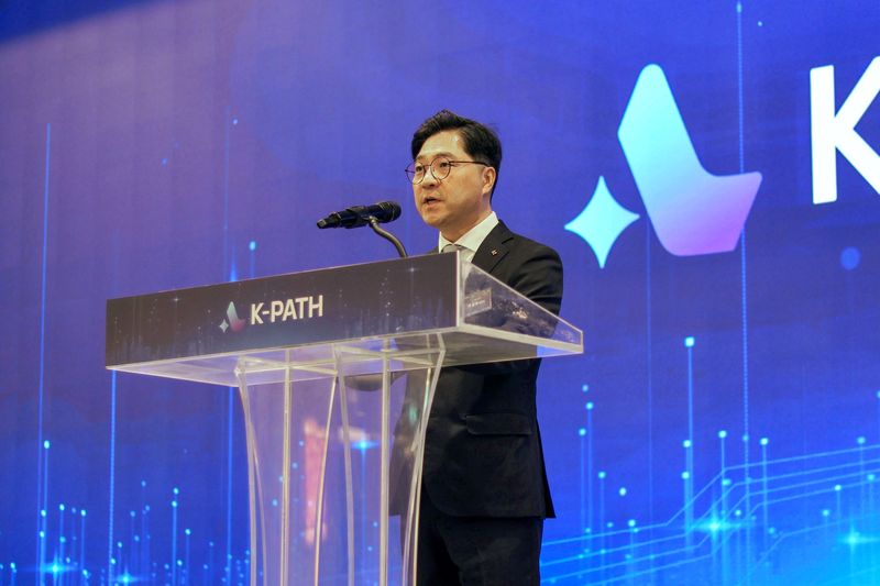 박상원 KT AX사업부문장 전무가 20일 서울 송파구 소피텔 앰배서더 서울에서 진행된 'K-PATH 2026'에서 발표를 하고 있다. KT 제공