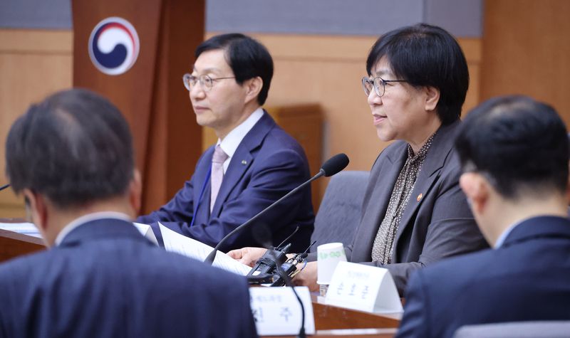 정은경 보건복지부 장관이 20일 서울 종로구 정부서울청사 별관에서 열린 2026년도 제7차 국민연금기금운용위원회 회의에서 발언하고 있다. 연합뉴스