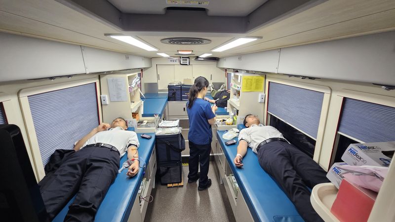 일진전기 임직원들이 서울 마곡동 이노센터에서 사랑의 헌혈 캠페인에 참여하고 있다. 일진전기 제공