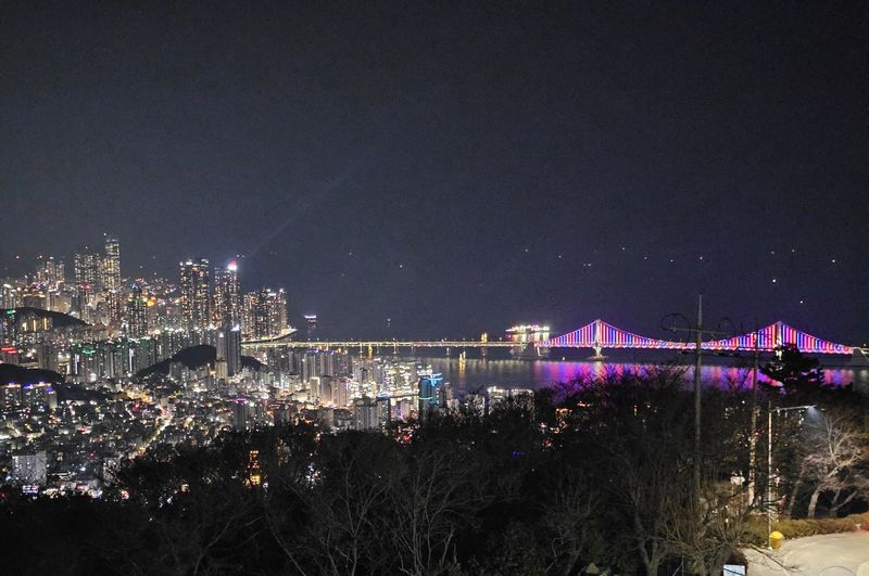 야간시간대 황령산 전망대에서 바라본 동부산 일대 전경. 사진=변옥환 기자