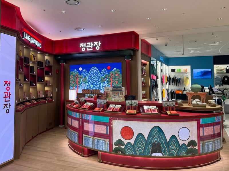 정관장이 지난해 인천국제공항 제2여객터미널에 오픈한 프리미엄 스토어 전경. KGC 제공