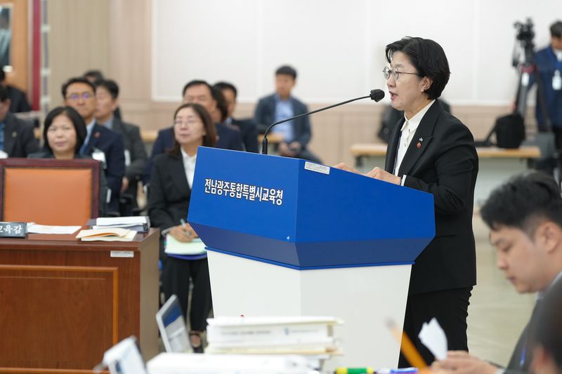 고의숙 제주특별자치도교육감이 20일 전남광주통합특별시교육청 전남청사에서 열린 국회 교육위원회 국정감사에서 발언하고 있다. 이날 교원 심리상담 지원 실적과 AI 서·논술형 평가체계, 교육재정 운용 등이 주요 현안으로 다뤄졌다. 사진=제주특별자치도교육청