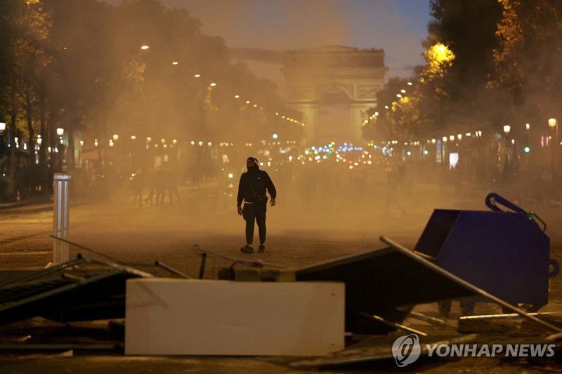 17일 시위 당시 샹젤리제 거리 (출처=연합뉴스)