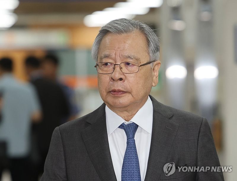 박영수 전 특별검사 2심 속행공판 출석 (출처=연합뉴스)