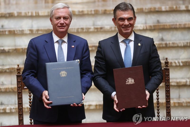 호세 안토니오 카스트 칠레 대통령과 로드리고 파스 볼리비아 대통령 (출처=연합뉴스)