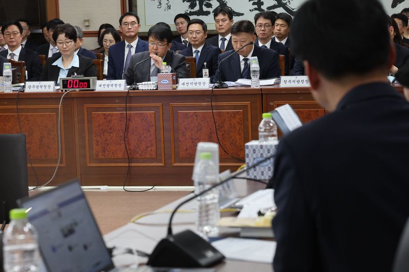 20일 전남광주통합특별시 동구 지산동 광주광역공소청에서 열린 국회 법제사법위원회(법사위)의 대전광역·대전지방공소청, 광주광역·광주지방공소청, 청주지방고소청, 전주지방공소청, 제주지방공소청에 대한 2026년도 국정감사에서 공소청장들이 의원 질의를 경청하고 있다. 2026.10.20 ⓒ 뉴스1 박지현 기자